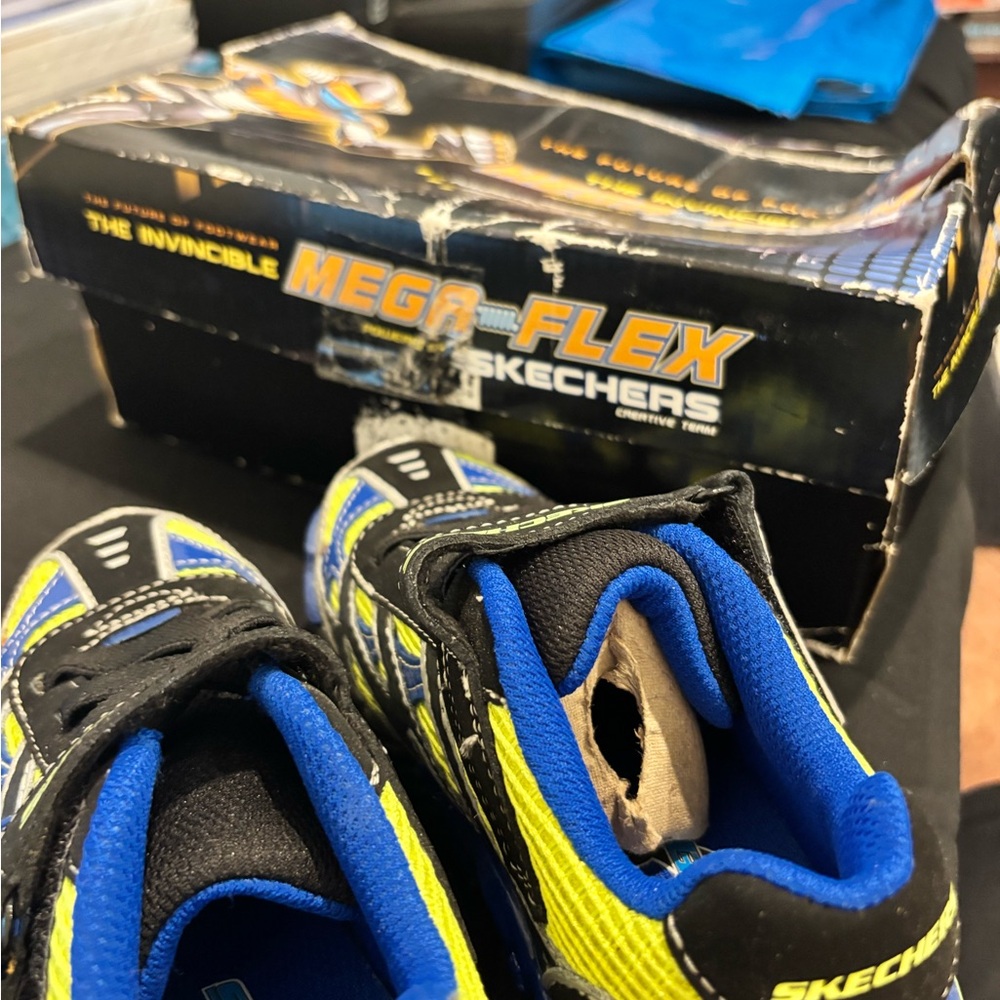 Skechers Mega Flex Black/Blue/Lime Pistonz boys sneakers (discolored glue marks) - Picture 7 of 7